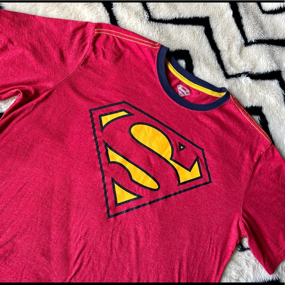 XL Superman short sleeve t-shirt GUC - Price Reflects Condition - Ships fast 💨